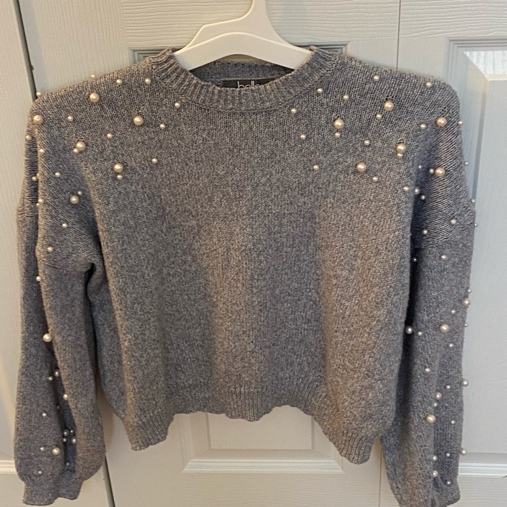 Sweater with pearls